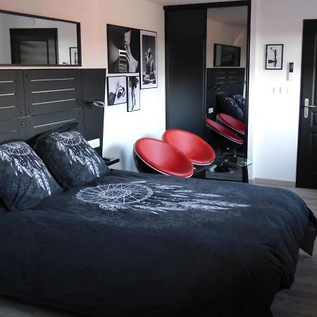 보므 레 다므 La Colline Aux Yeux Doubs B&B 외부 사진
