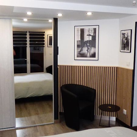 보므 레 다므 La Colline Aux Yeux Doubs B&B 외부 사진