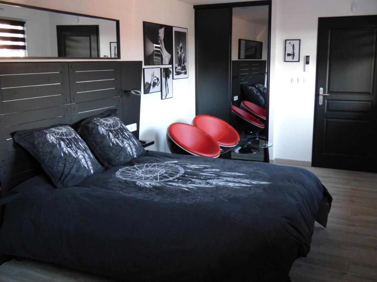 보므 레 다므 La Colline Aux Yeux Doubs B&B 외부 사진