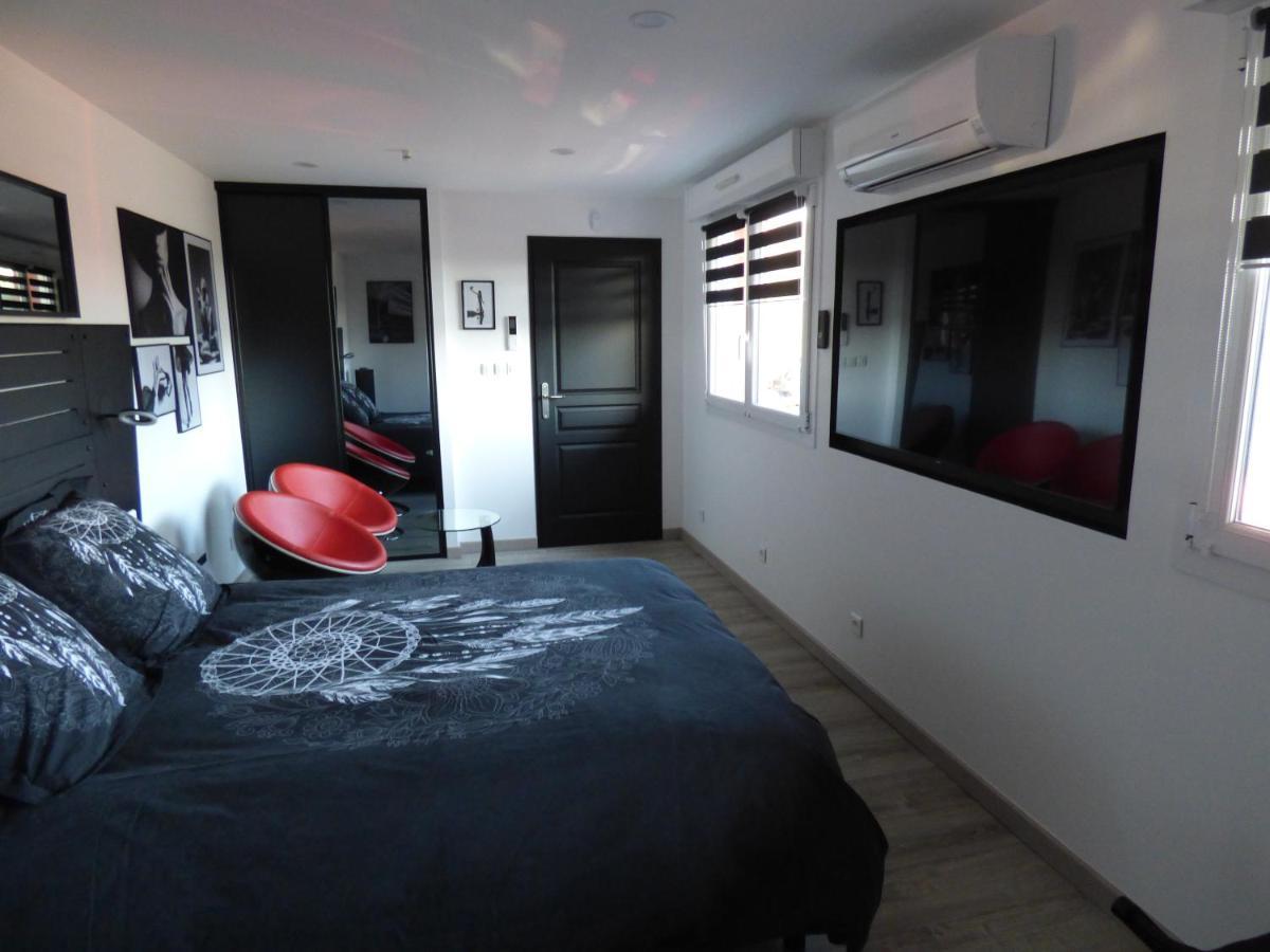 보므 레 다므 La Colline Aux Yeux Doubs B&B 외부 사진