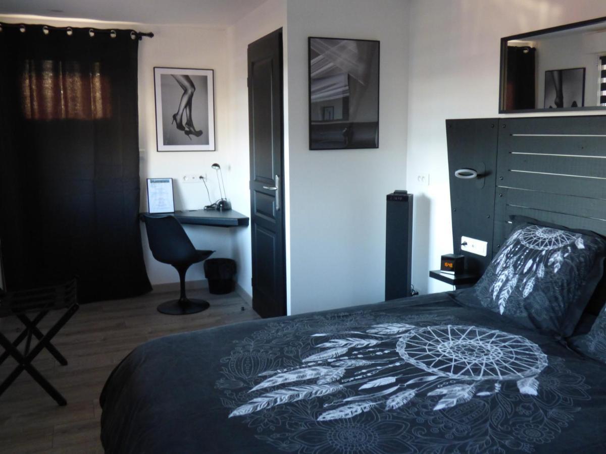 보므 레 다므 La Colline Aux Yeux Doubs B&B 외부 사진
