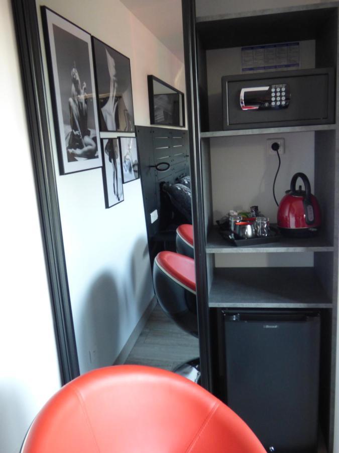 보므 레 다므 La Colline Aux Yeux Doubs B&B 외부 사진