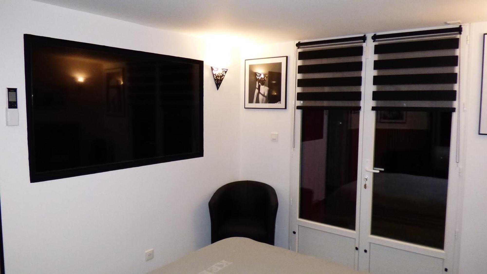 보므 레 다므 La Colline Aux Yeux Doubs B&B 외부 사진
