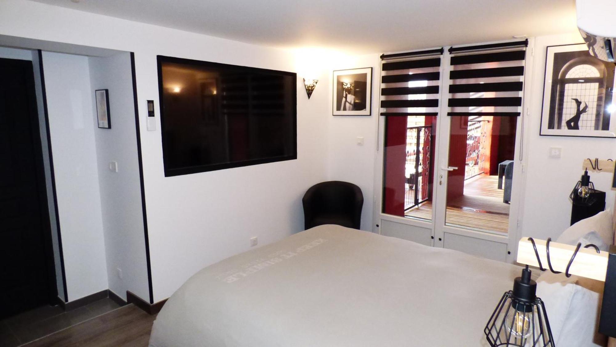 보므 레 다므 La Colline Aux Yeux Doubs B&B 외부 사진