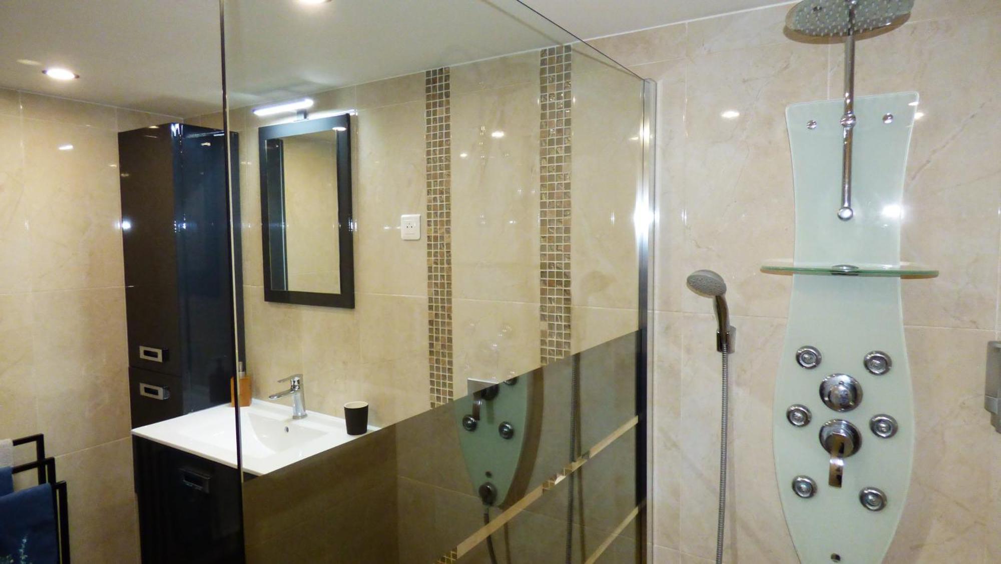 보므 레 다므 La Colline Aux Yeux Doubs B&B 외부 사진