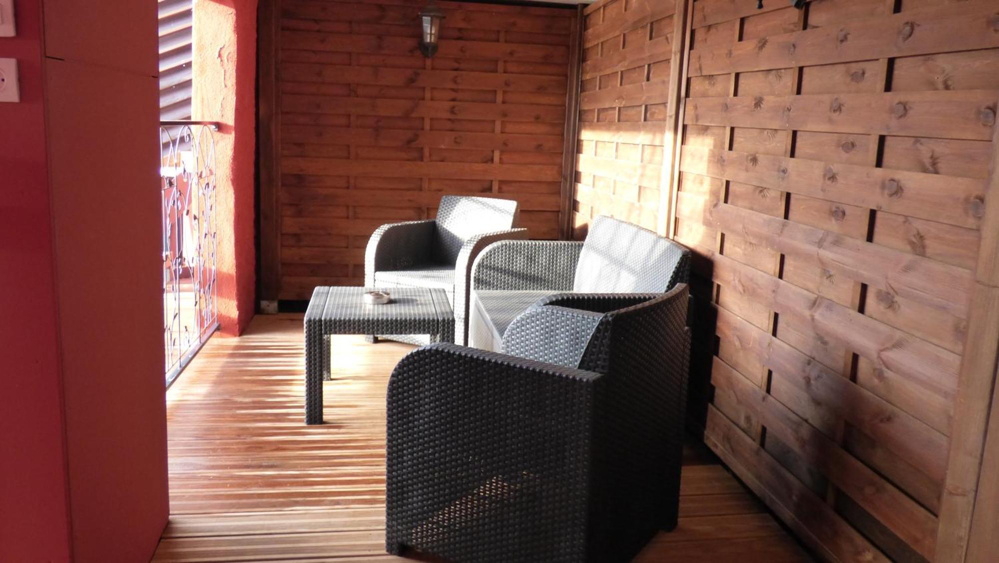 보므 레 다므 La Colline Aux Yeux Doubs B&B 외부 사진