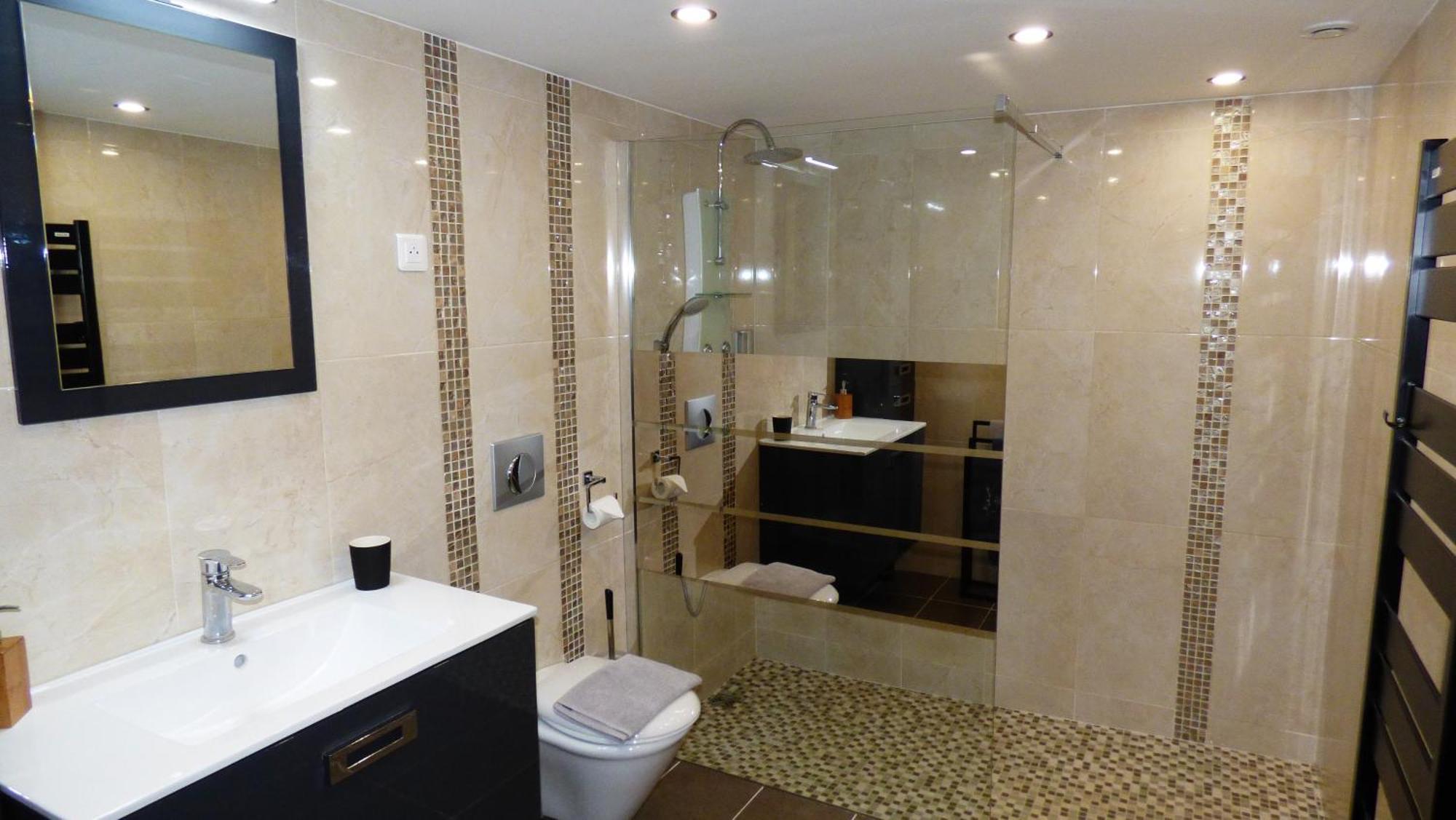 보므 레 다므 La Colline Aux Yeux Doubs B&B 외부 사진