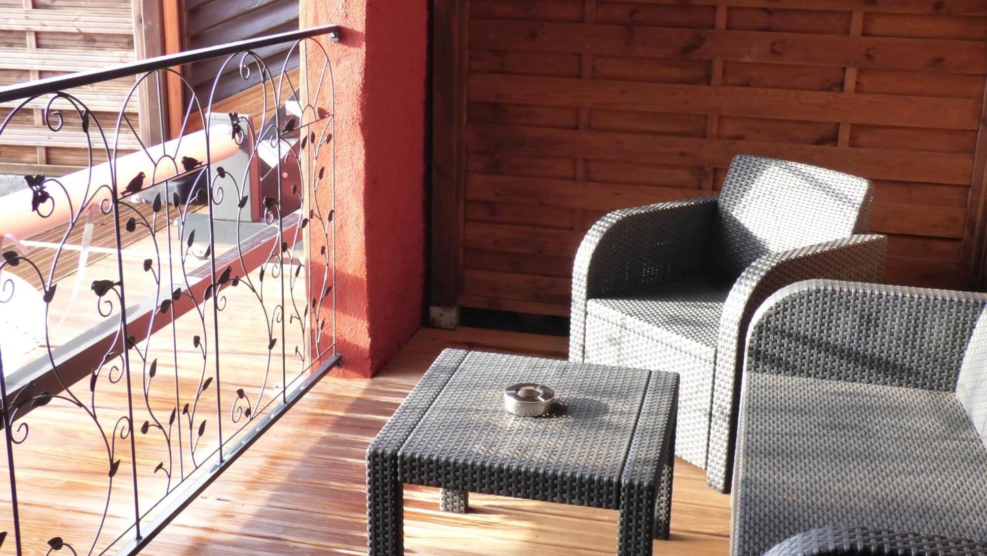 보므 레 다므 La Colline Aux Yeux Doubs B&B 외부 사진