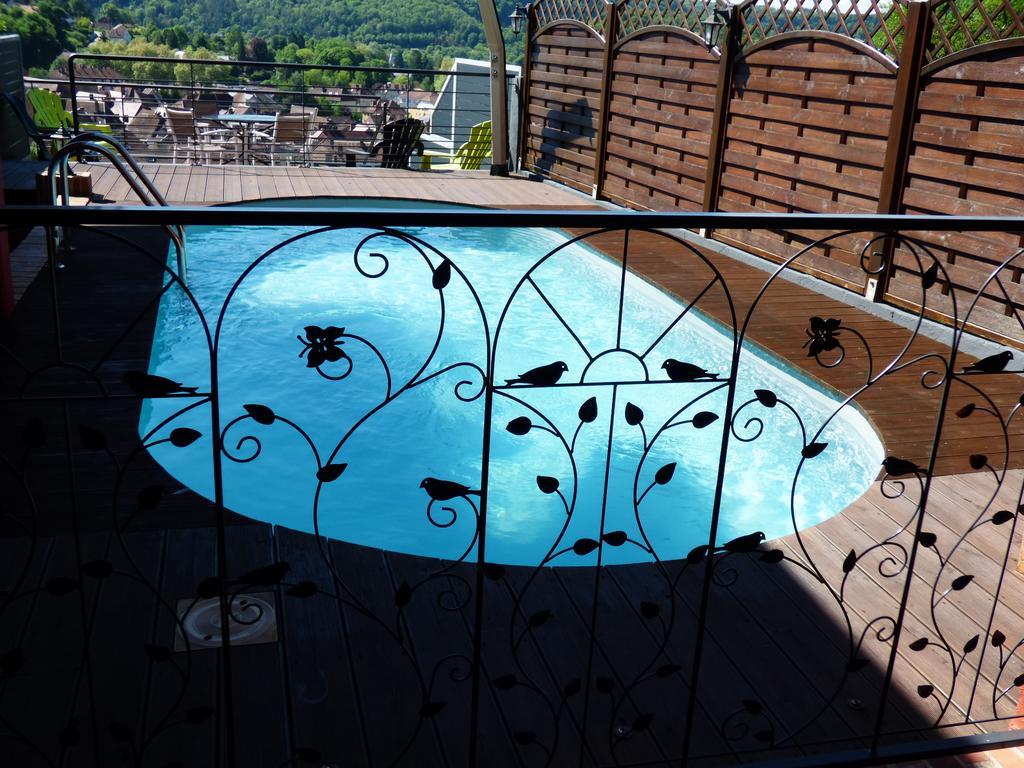 보므 레 다므 La Colline Aux Yeux Doubs B&B 외부 사진