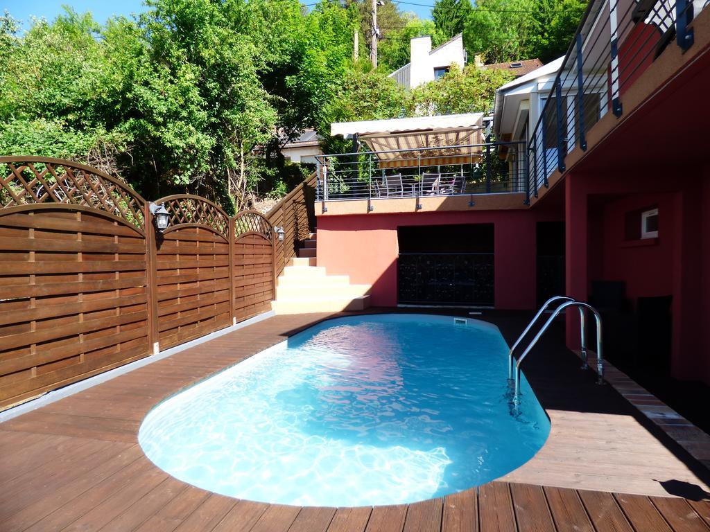보므 레 다므 La Colline Aux Yeux Doubs B&B 외부 사진
