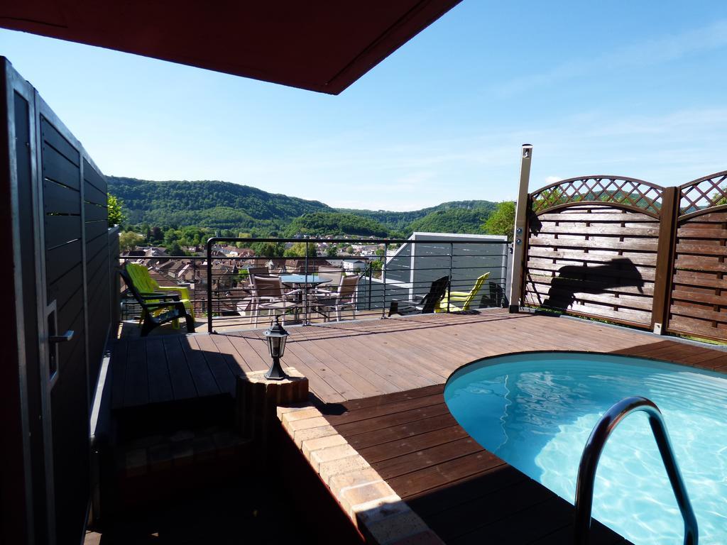 보므 레 다므 La Colline Aux Yeux Doubs B&B 외부 사진