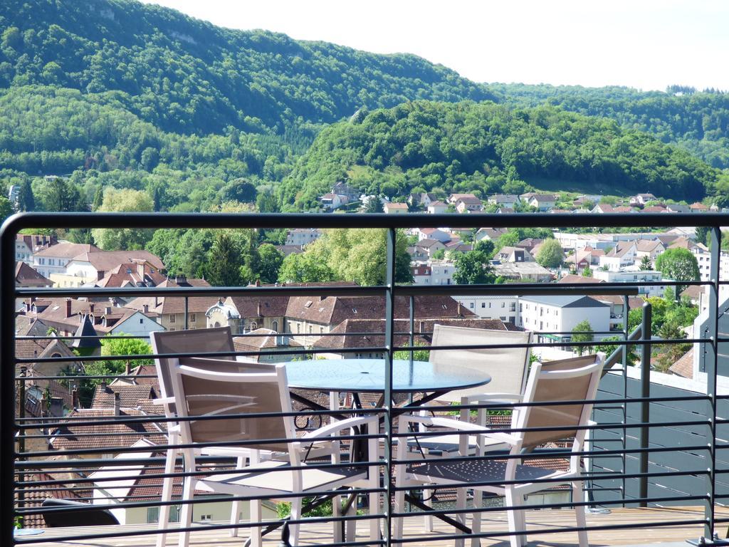 보므 레 다므 La Colline Aux Yeux Doubs B&B 외부 사진