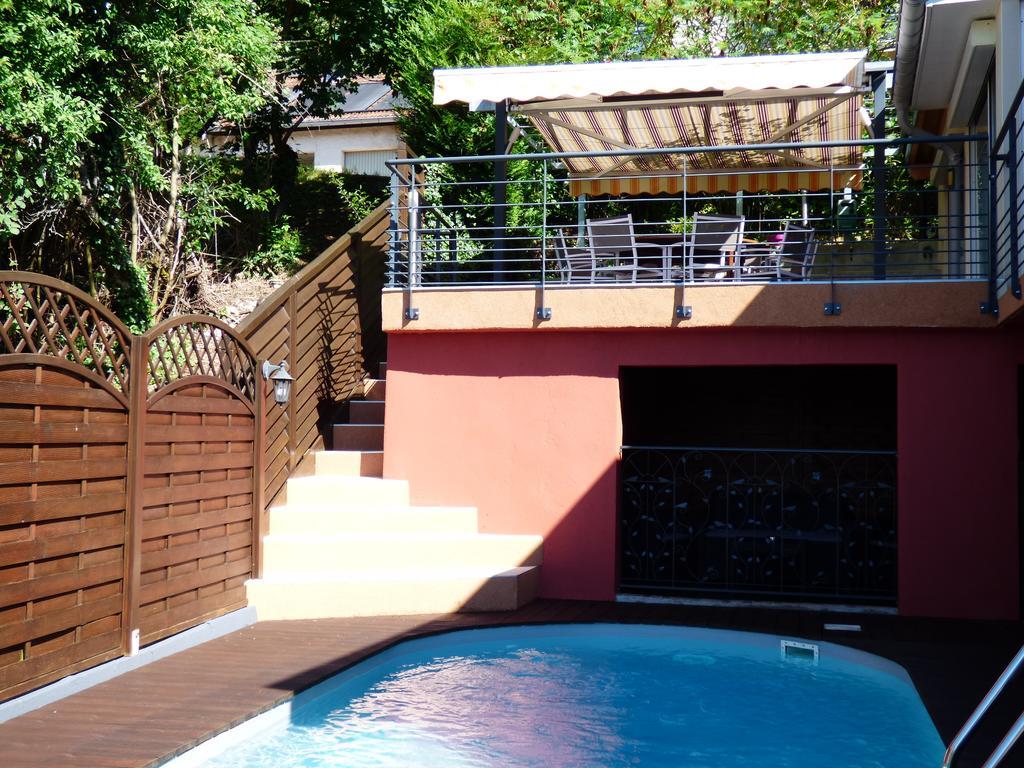 보므 레 다므 La Colline Aux Yeux Doubs B&B 외부 사진