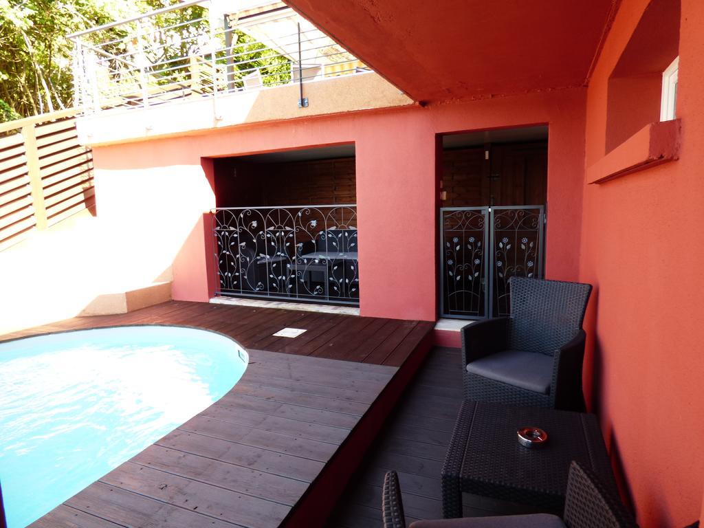 보므 레 다므 La Colline Aux Yeux Doubs B&B 외부 사진