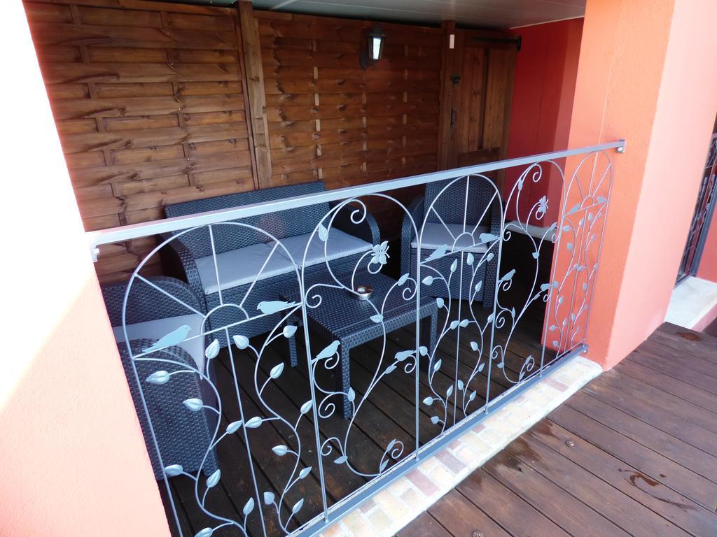보므 레 다므 La Colline Aux Yeux Doubs B&B 외부 사진