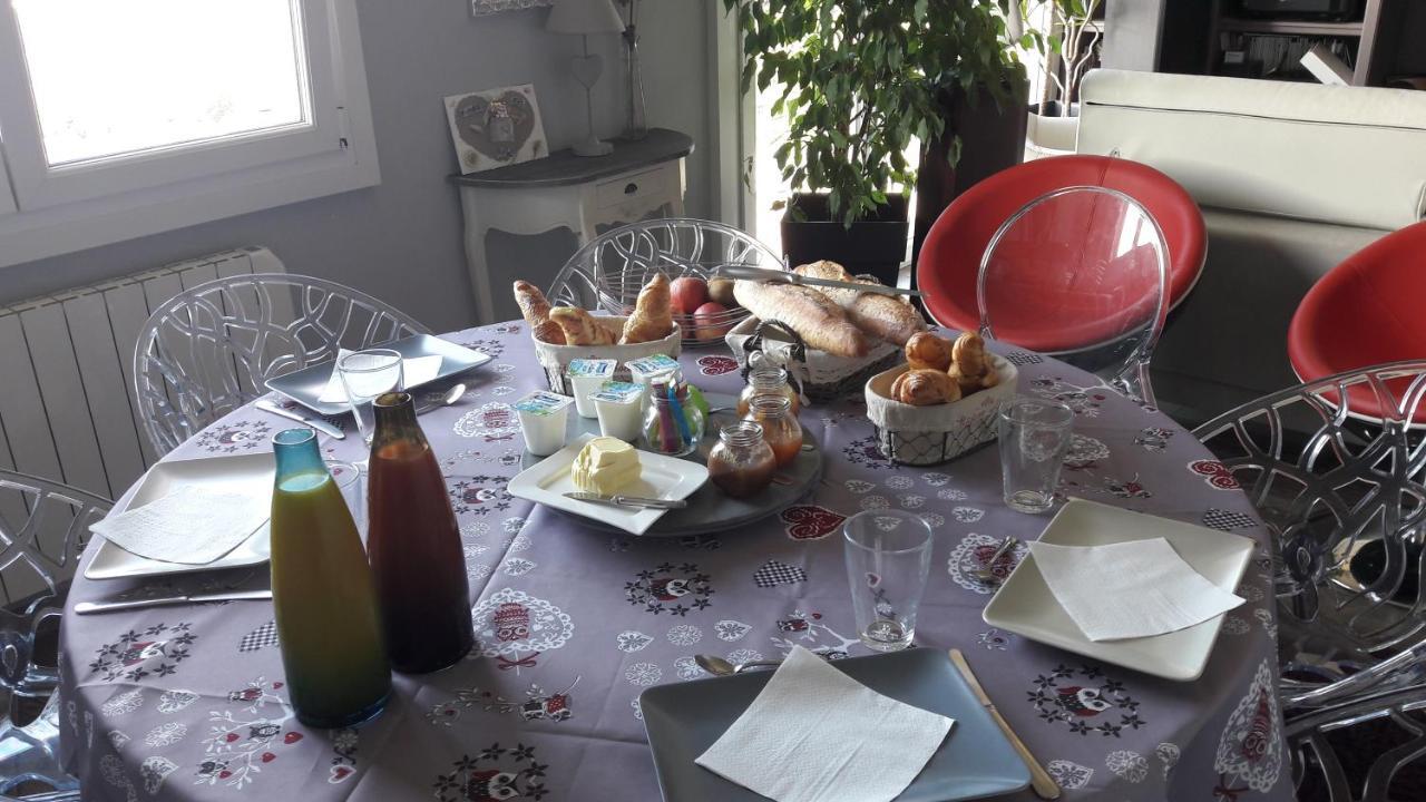 보므 레 다므 La Colline Aux Yeux Doubs B&B 외부 사진